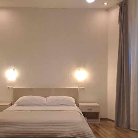 Medulic Palace Rooms & Apartments ชิเบนิก ภายนอก รูปภาพ