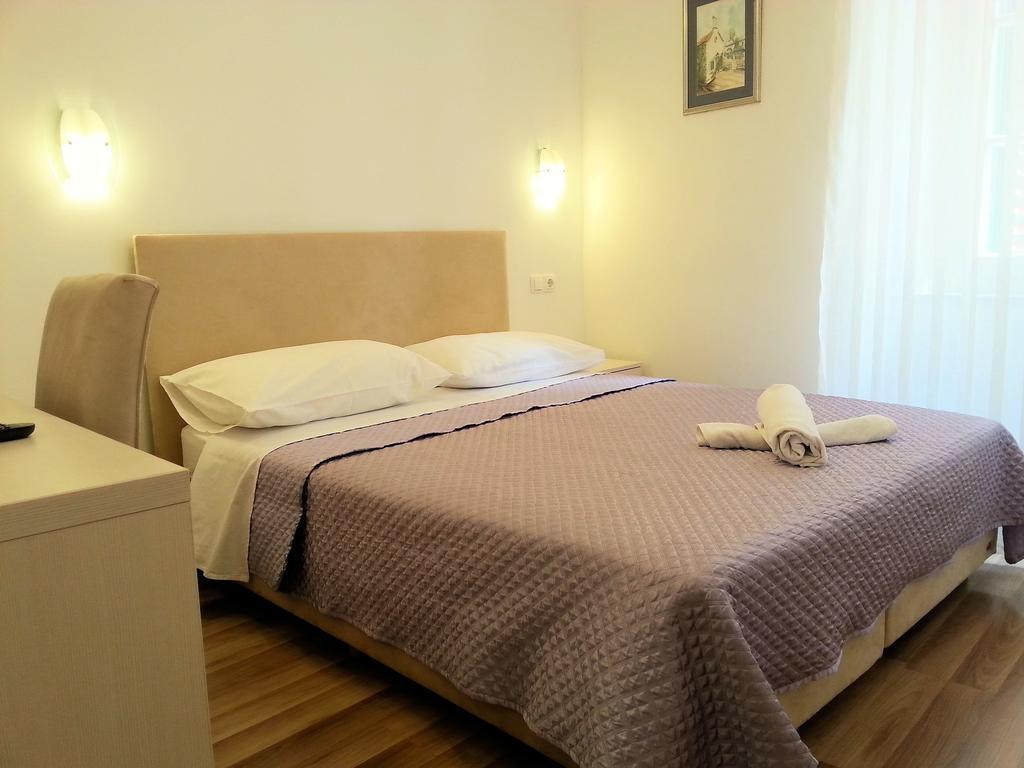Medulic Palace Rooms & Apartments ชิเบนิก ห้อง รูปภาพ