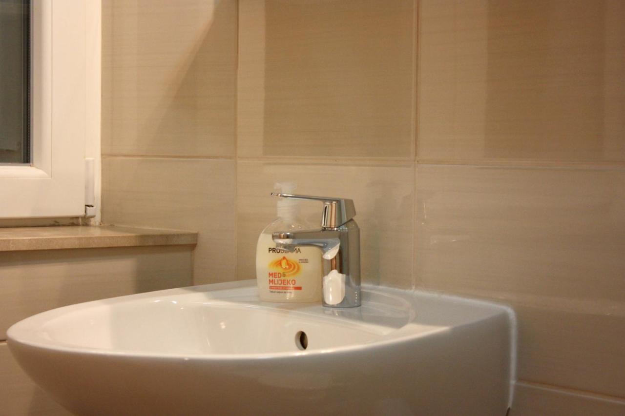Medulic Palace Rooms & Apartments ชิเบนิก ภายนอก รูปภาพ
