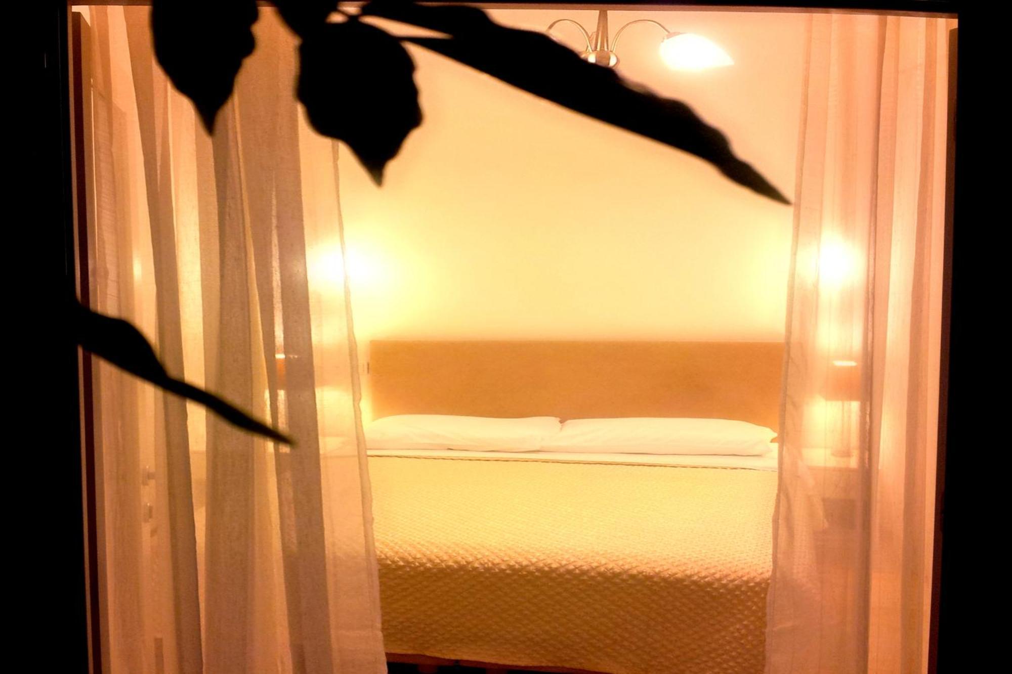 Medulic Palace Rooms & Apartments ชิเบนิก ภายนอก รูปภาพ