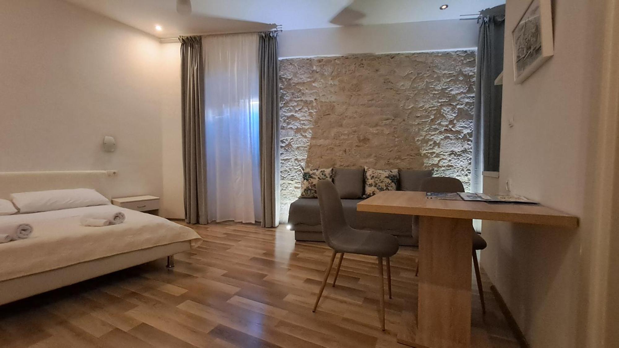 Medulic Palace Rooms & Apartments ชิเบนิก ภายนอก รูปภาพ