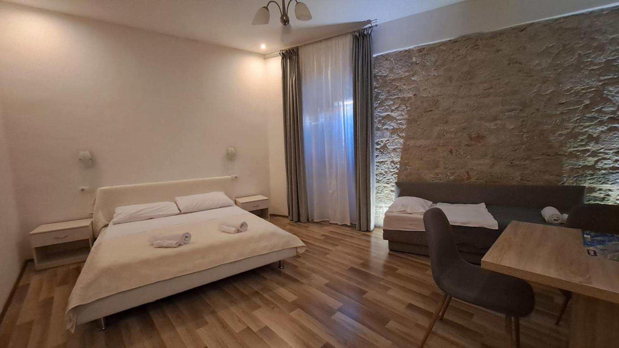 Medulic Palace Rooms & Apartments ชิเบนิก ภายนอก รูปภาพ