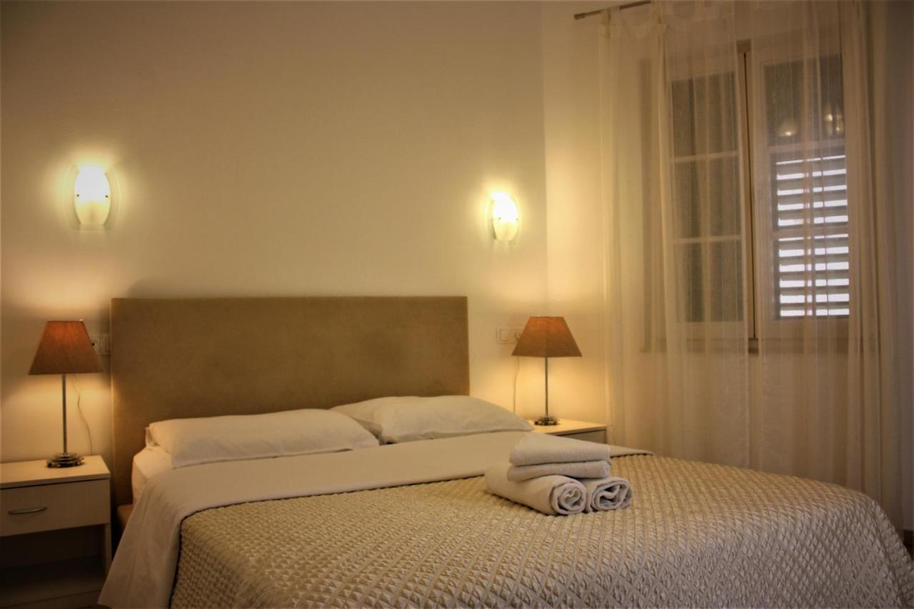 Medulic Palace Rooms & Apartments ชิเบนิก ภายนอก รูปภาพ