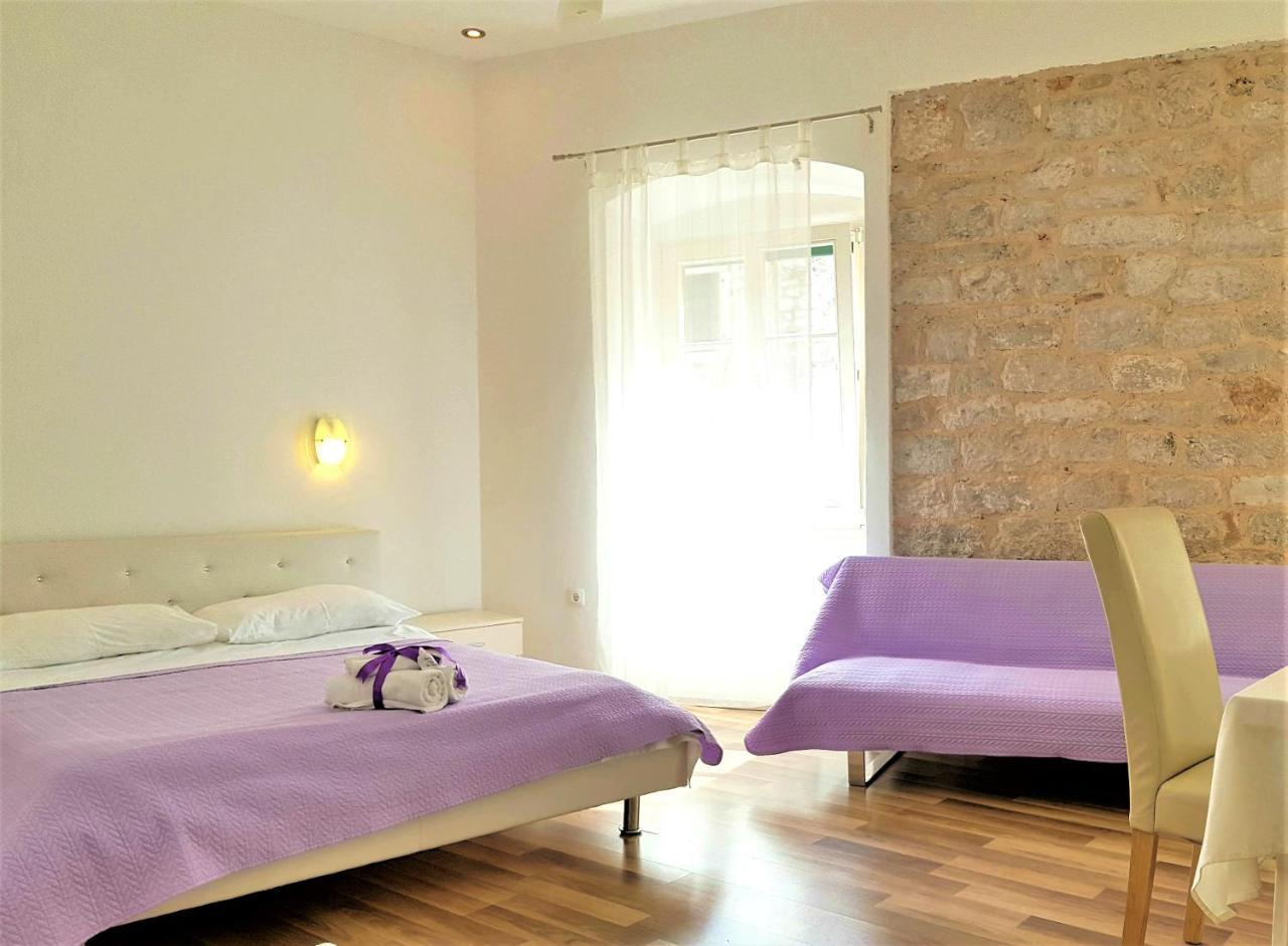 Medulic Palace Rooms & Apartments ชิเบนิก ภายนอก รูปภาพ